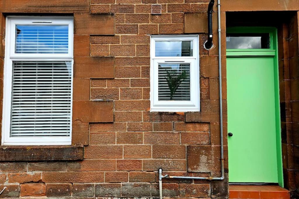 The Ferns - Shared Garden Apartment With Parking Darvel Exterior photo